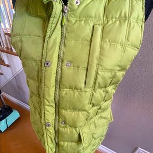 Kenneth Cole Green vest zipper & snaps in front with pockets